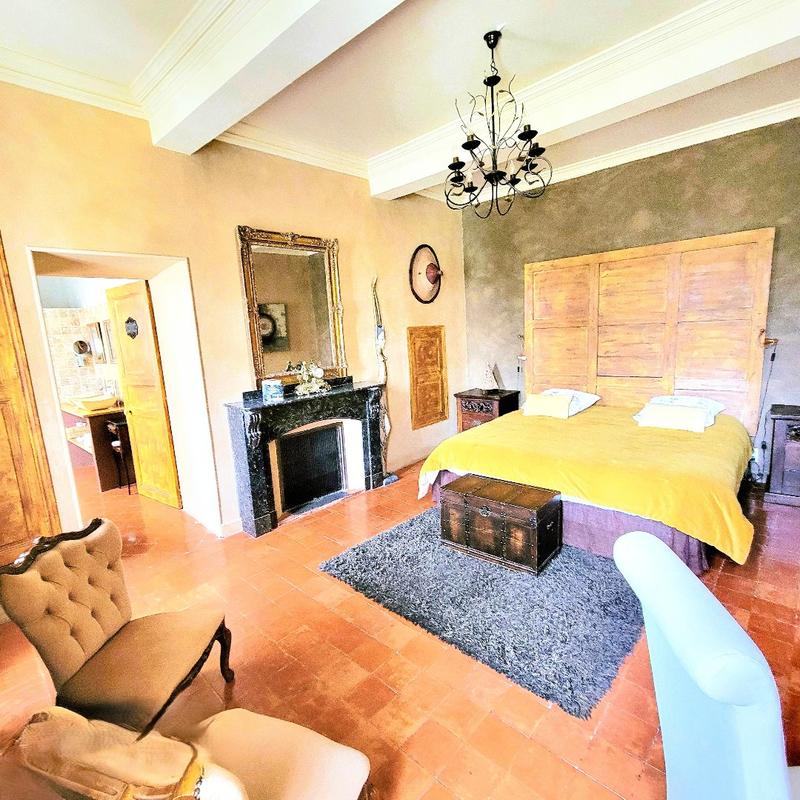 Maison - 480 m² - 12 pièces