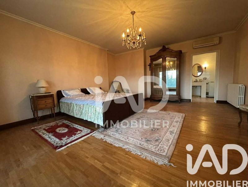 Maison - 250 m² - 8 pièces