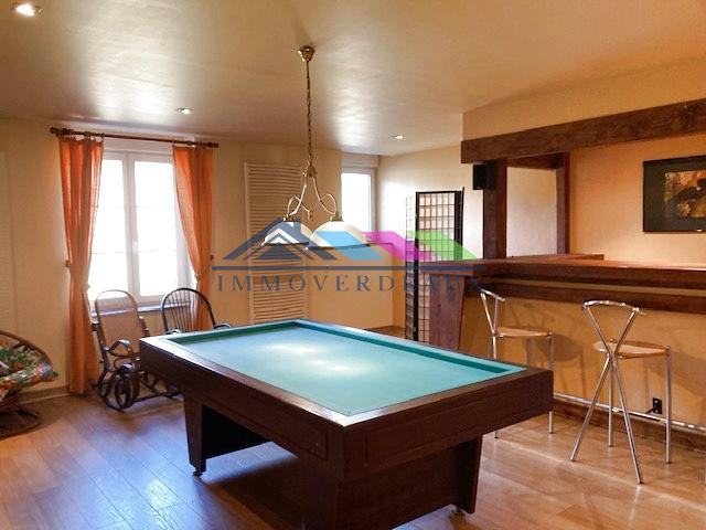 Maison - 280 m² - 9 pièces