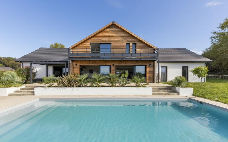 Maison - 345 m² - 10 pièces