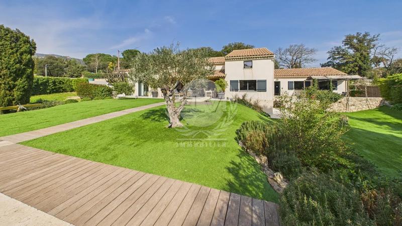 Maison - 283 m² - 5 pièces