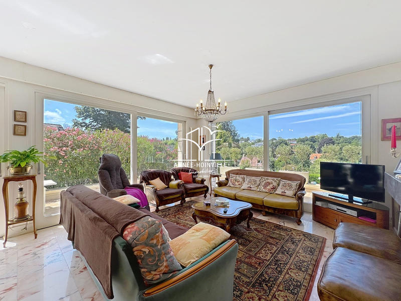 Villa - 266 m² - 8 pièces