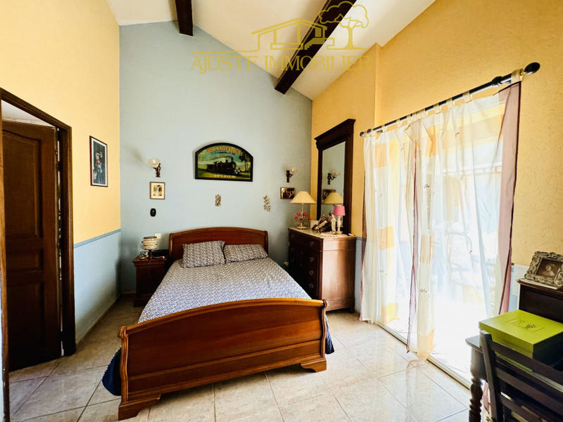 Maison - 310 m² - 10 pièces