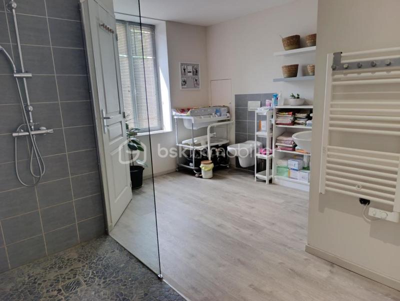 Maison - 242 m² - 10 pièces