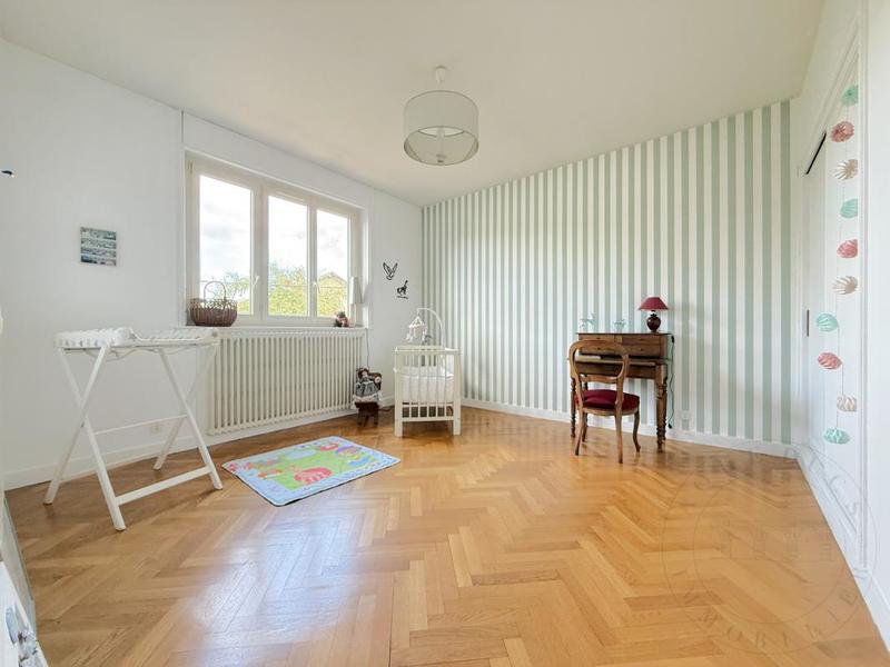 Maison traditionnelle - 282 m² - 8 pièces