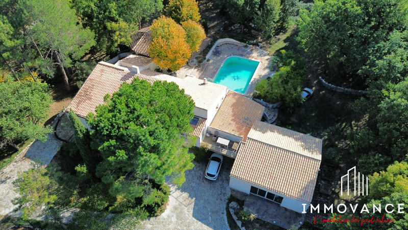 Maison - 275 m² - 8 pièces