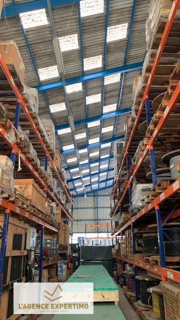 Entrepôt - 1 100 m²