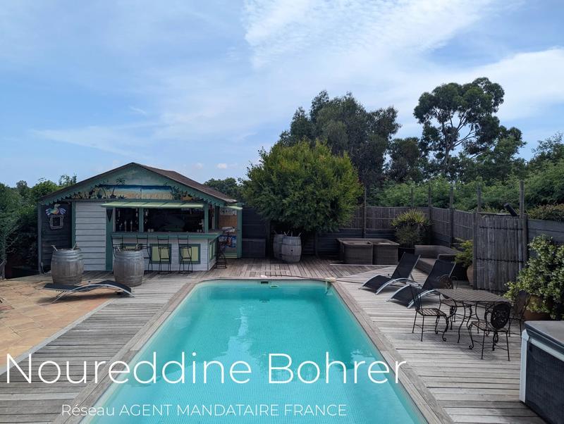 Maison - 262 m² - 7 pièces