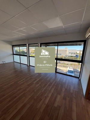 Bureau - 96 m² - 4 pièces