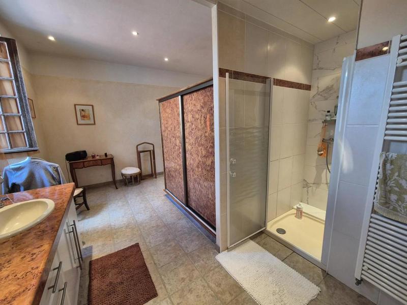 Propriété - 400 m² - 10 pièces