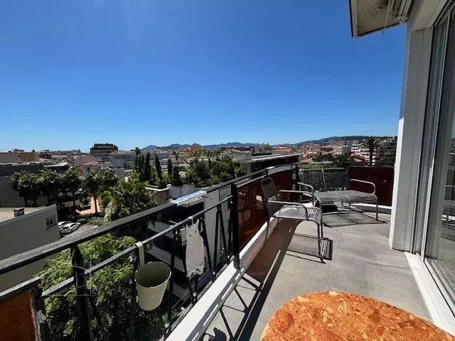 Appartement - 70 m² - 3 pièces