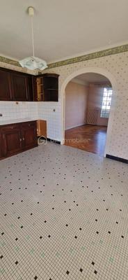 Demeure - 90 m² - 6 pièces