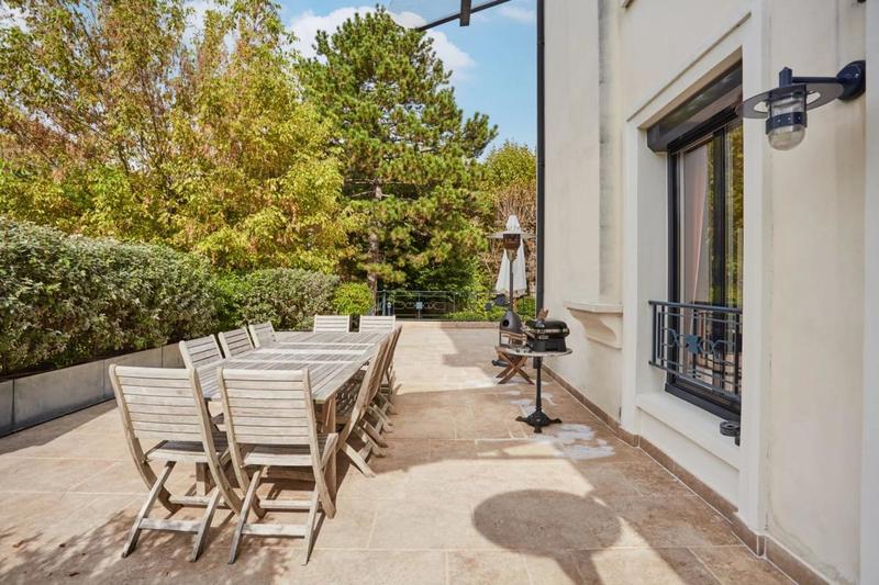 Maison - 400 m² - 10 pièces