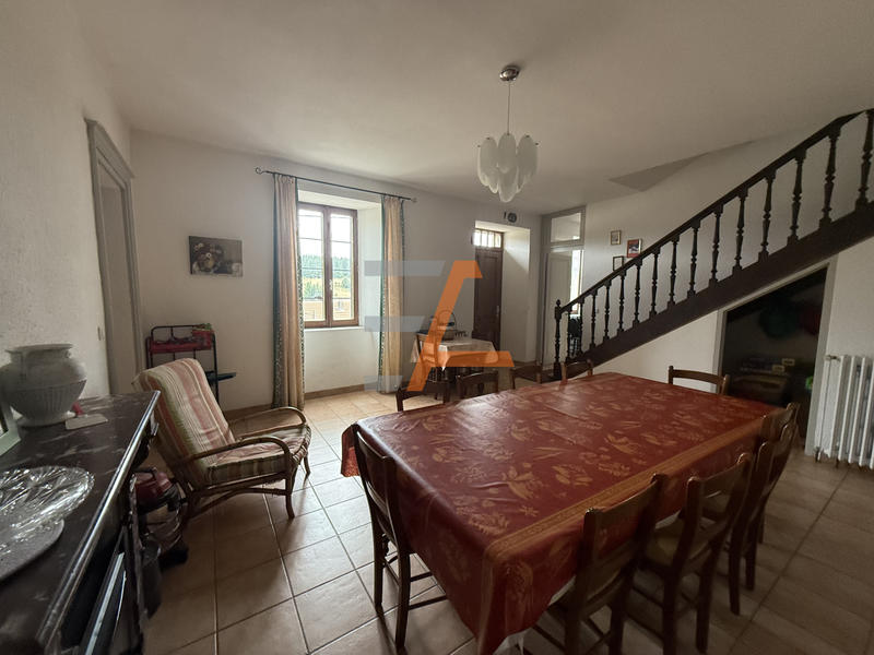 Maison - 180 m² - 5 pièces
