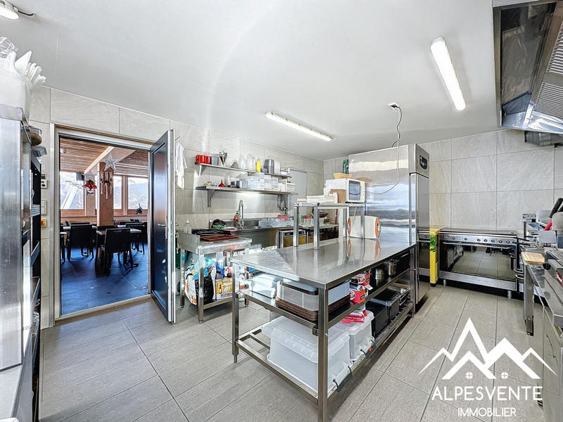 Châlet - 285 m² - 10 pièces