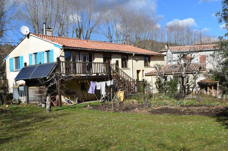 Maison - 104 m² - 9 pièces
