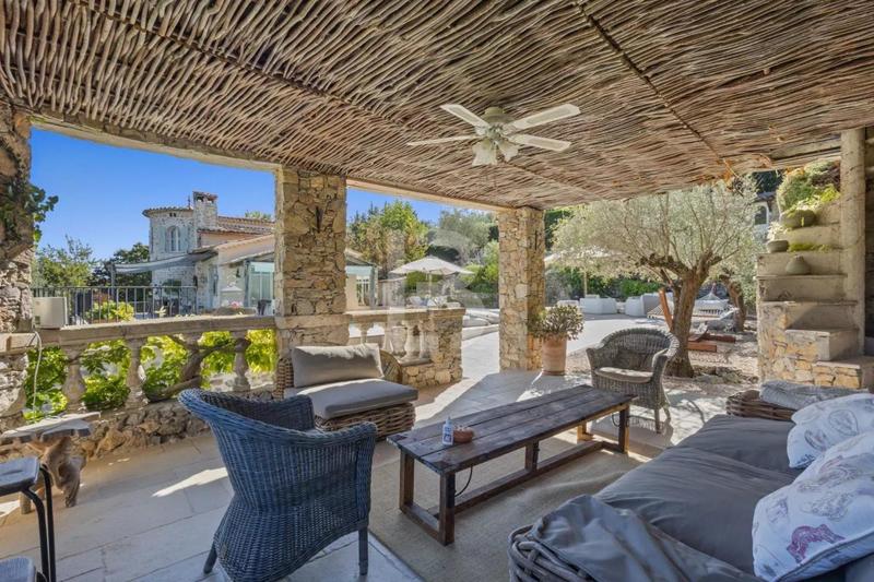 Demeure - 451 m² - 15 pièces