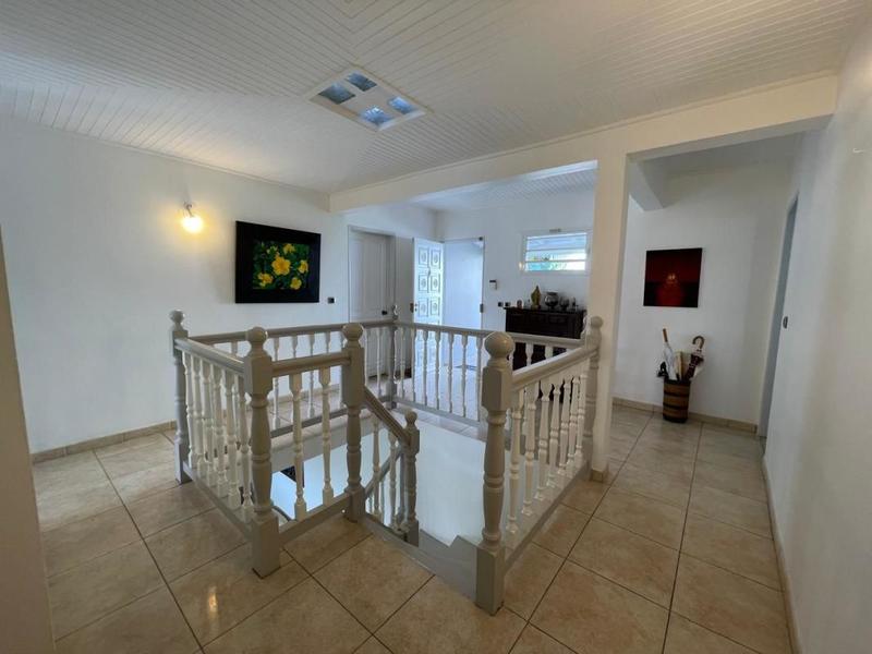 Villa - 254 m² - 6 pièces