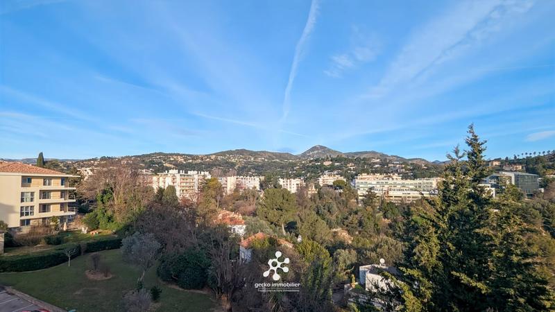 Appartement - 100 m² - 4 pièces