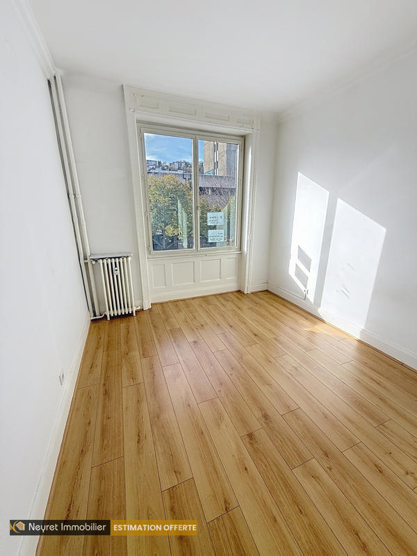 Appartement - 80 m² - 4 pièces