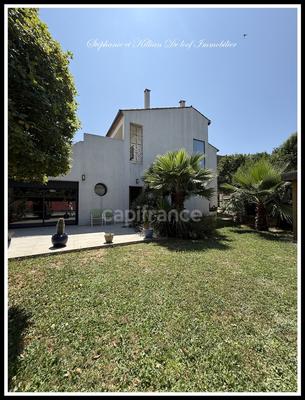 Maison - 250 m² - 7 pièces