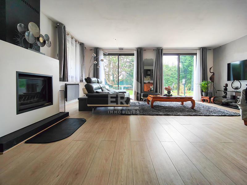 Maison - 161 m² - 8 pièces