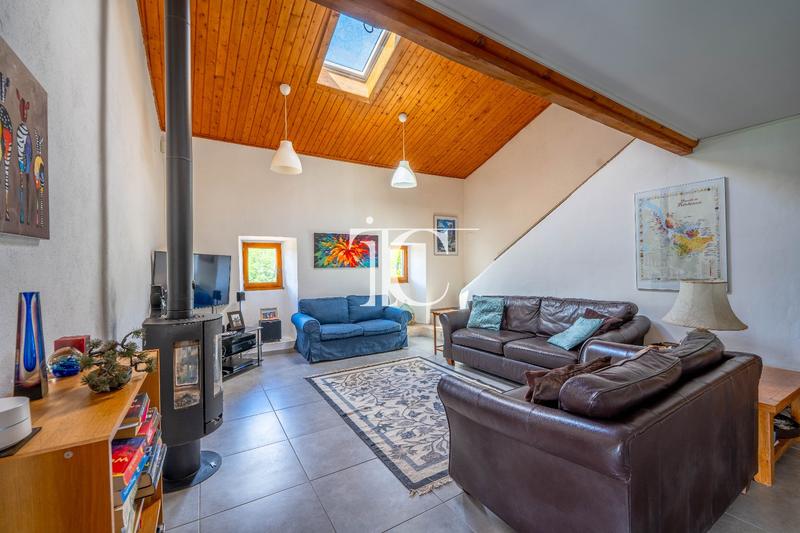 Maison - 300 m² - 12 pièces