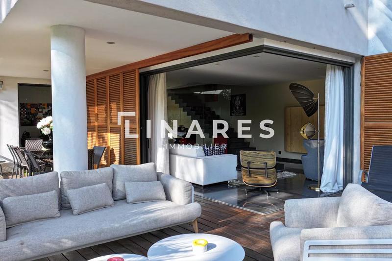 Villa - 252 m² - 6 pièces
