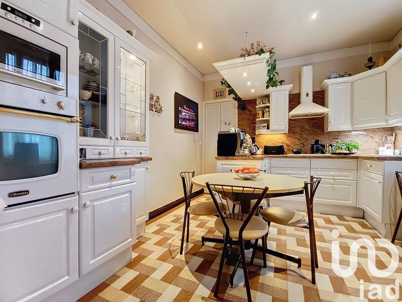 Maison - 243 m² - 8 pièces