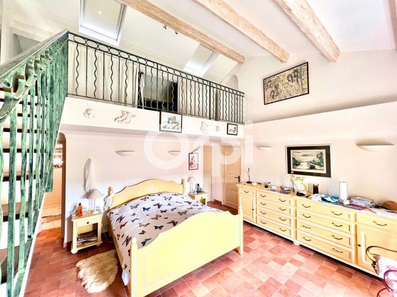 Demeure - 523 m² - 9 pièces