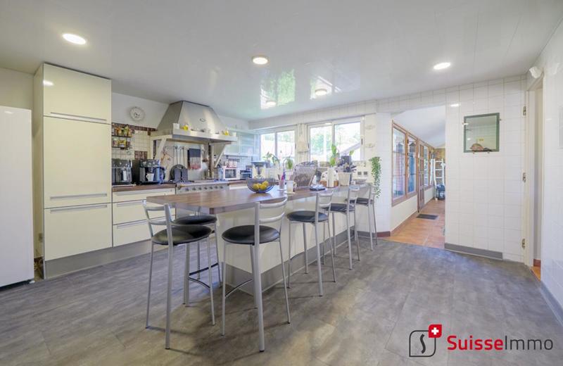 Demeure - 321 m² - 12 pièces