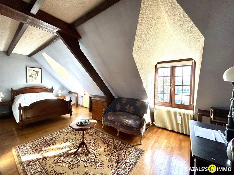 Maison traditionnelle - 180 m² - 7 pièces