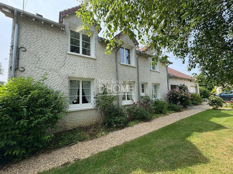 Maison - 250 m² - 8 pièces