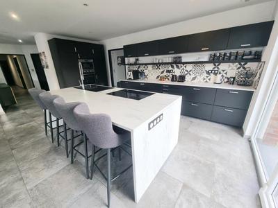 Maison - 208 m² - 7 pièces