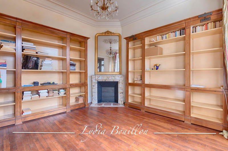 Propriété - 395 m² - 14 pièces