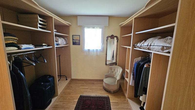 Maison - 210 m² - 10 pièces