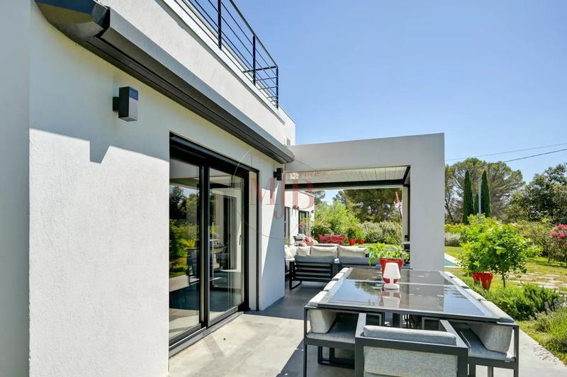 Villa - 184 m² - 5 pièces