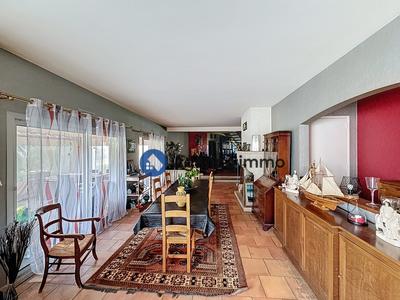 Maison traditionnelle - 278 m² - 8 pièces