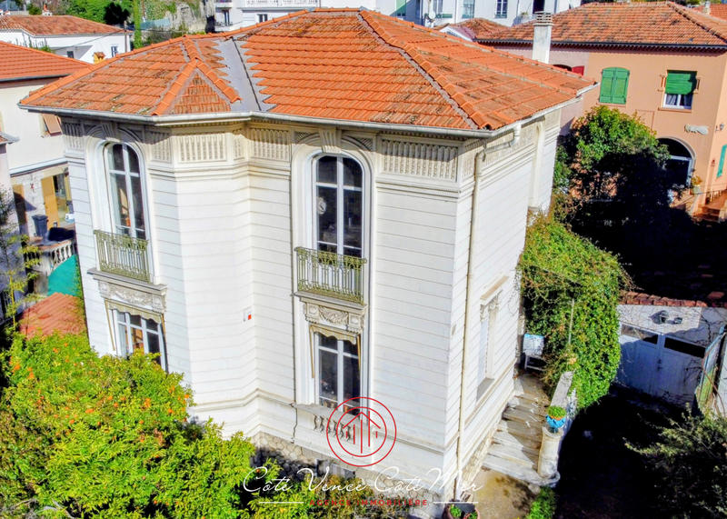 Maison - 290 m² - 12 pièces