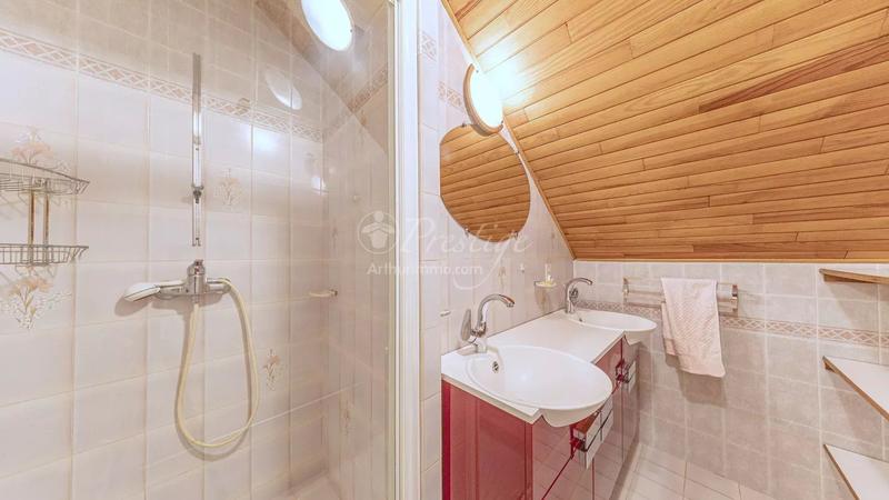 Maison - 253 m² - 7 pièces