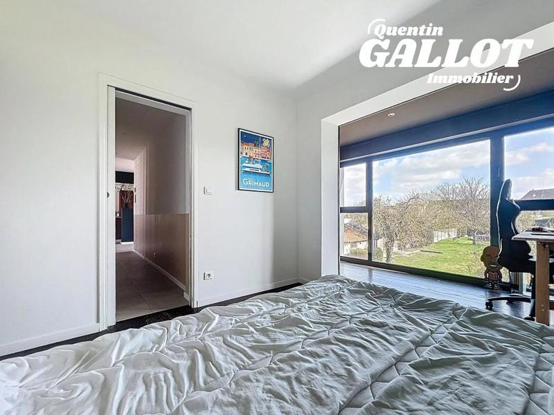 Maison - 202 m² - 5 pièces