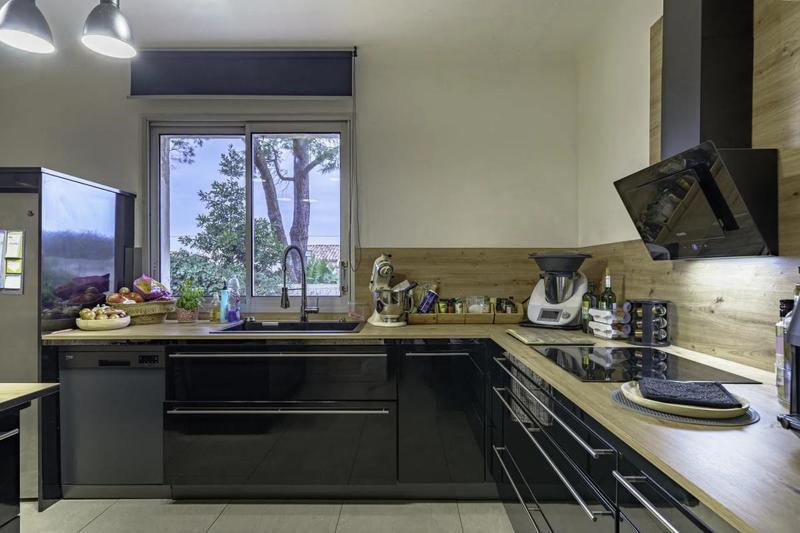 Maison - 340 m² - 11 pièces