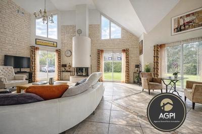 Maison - 221 m² - 8 pièces