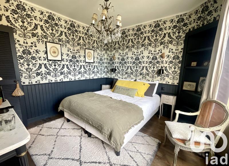 Maison - 213 m² - 9 pièces