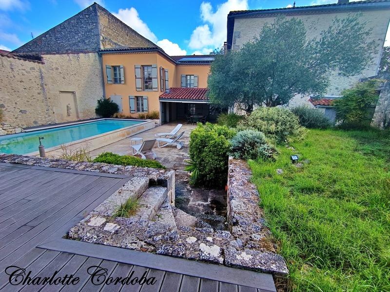 Maison - 293 m² - 8 pièces