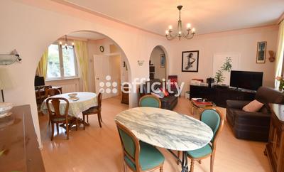 Maison - 211 m² - 11 pièces