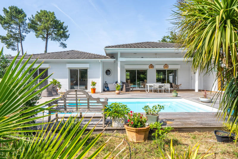 Maison - 215 m² - 7 pièces