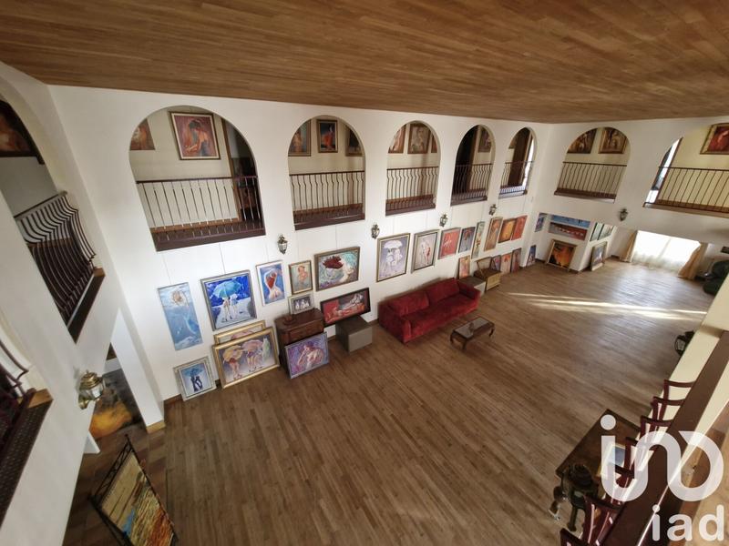 Maison - 560 m² - 10 pièces