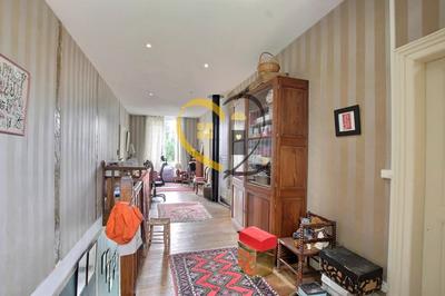 Maison - 222 m² - 8 pièces