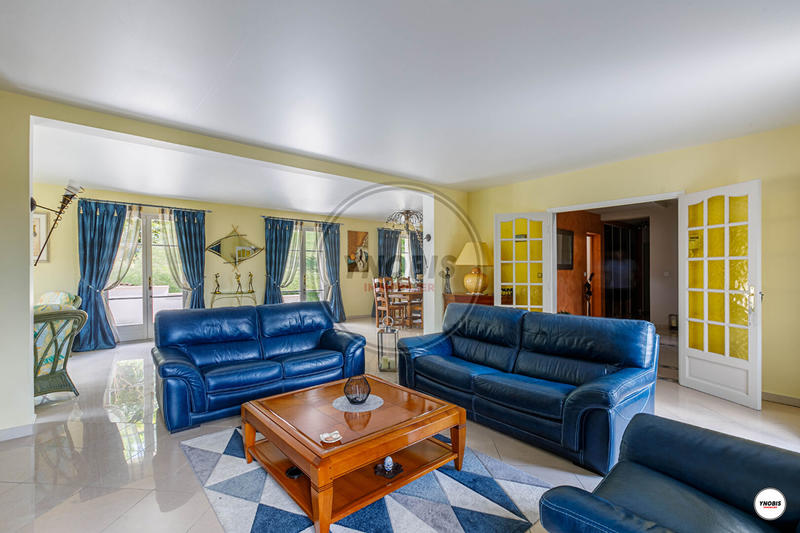 Maison - 236 m² - 9 pièces